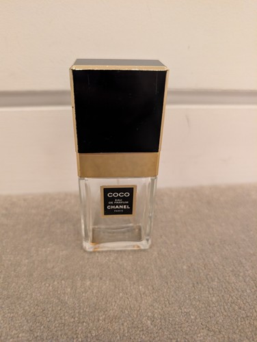 Empty coco chanel - paris, eau