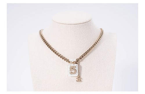 Chanel preloved 2022 strass - chanel,