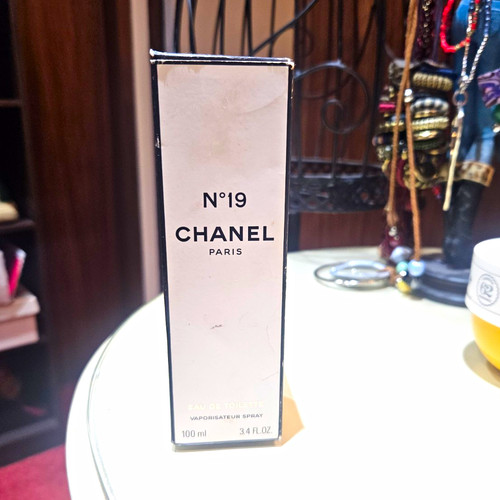 Empty chanel eau - chanel, de