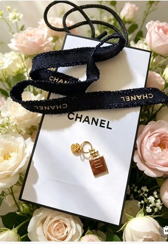 Chanel gold tone - tone, charm